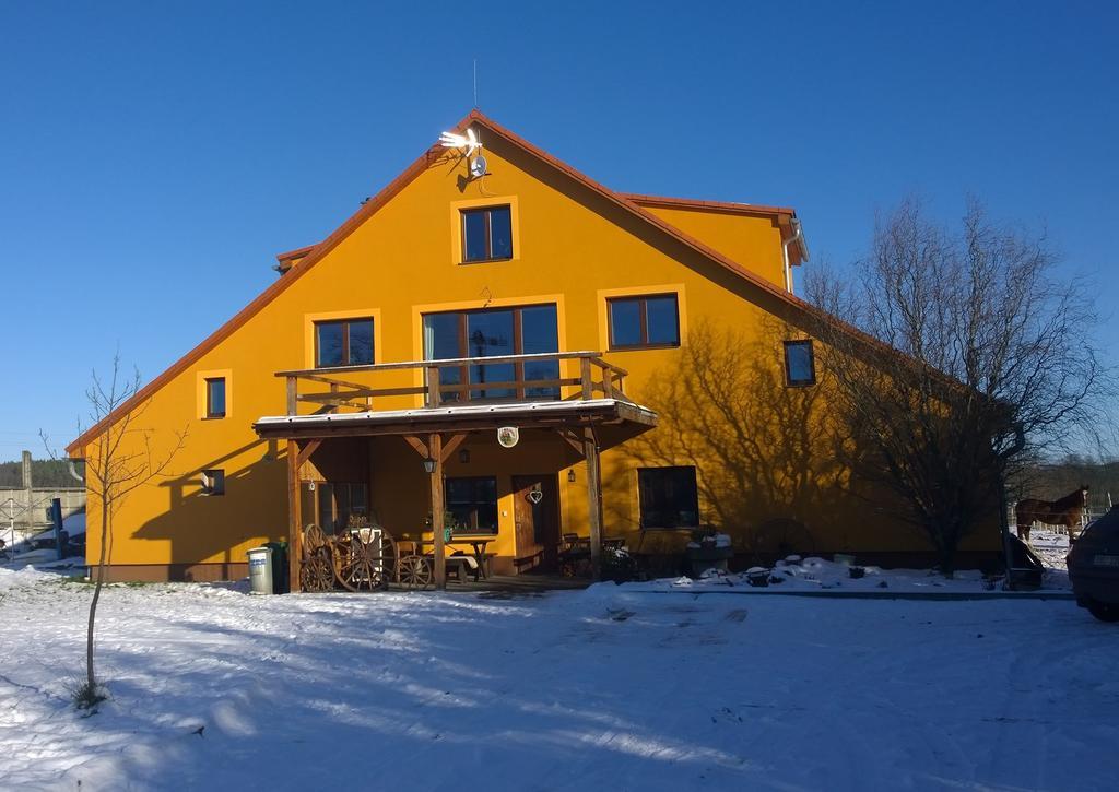 Hotel Penzion Eqilon Mělník Exterior foto